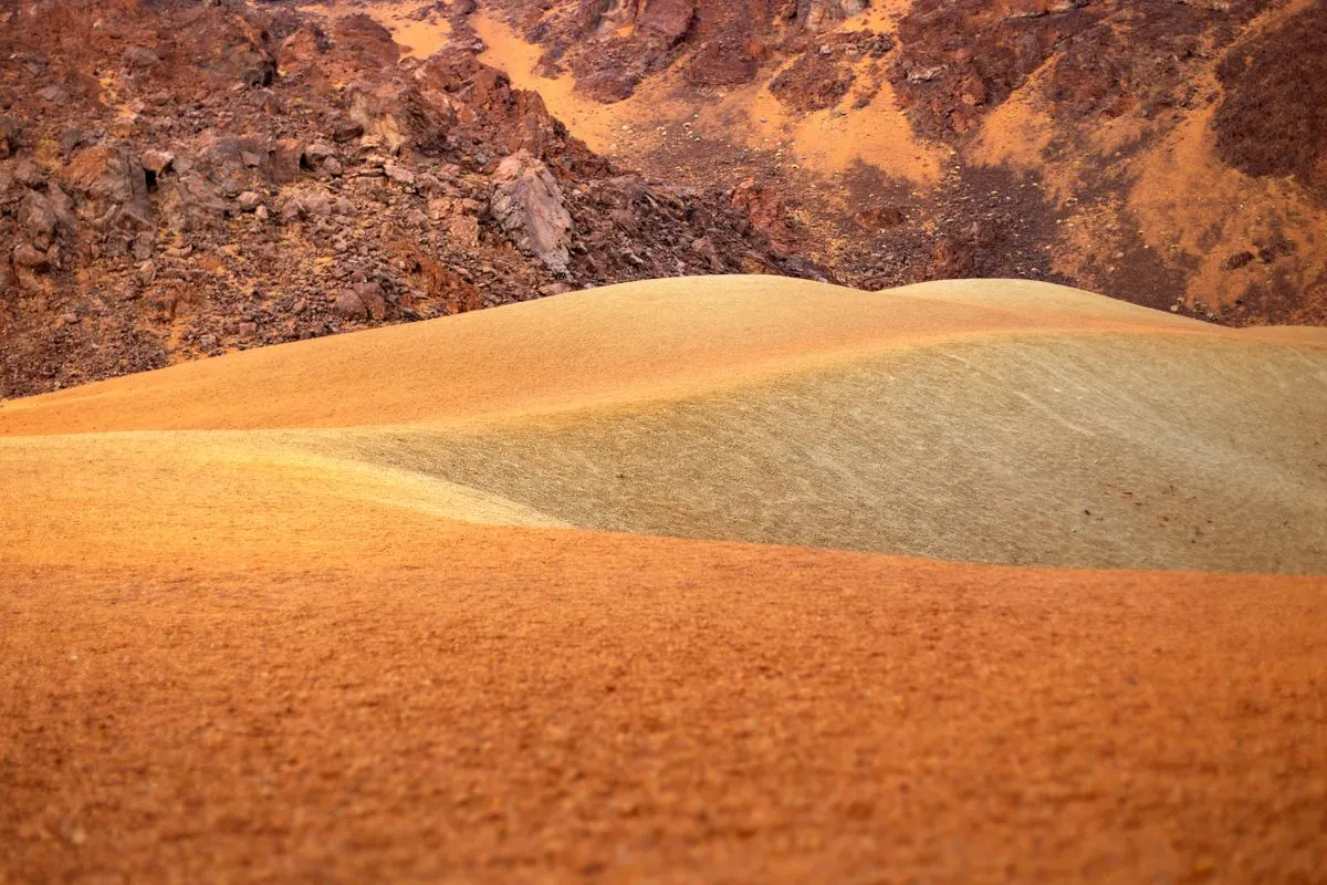 Pourquoi la terre de Chamarel ne se décolore jamais